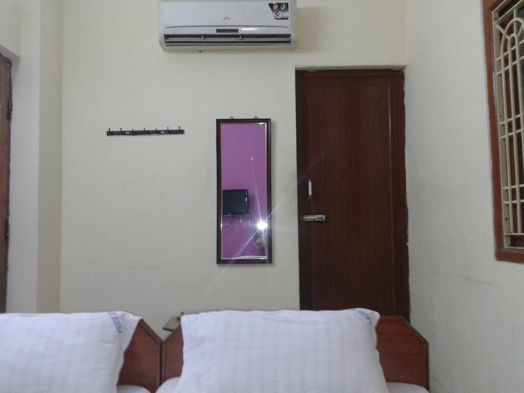 Hôtel Noble Residency à Tirupati Extérieur photo